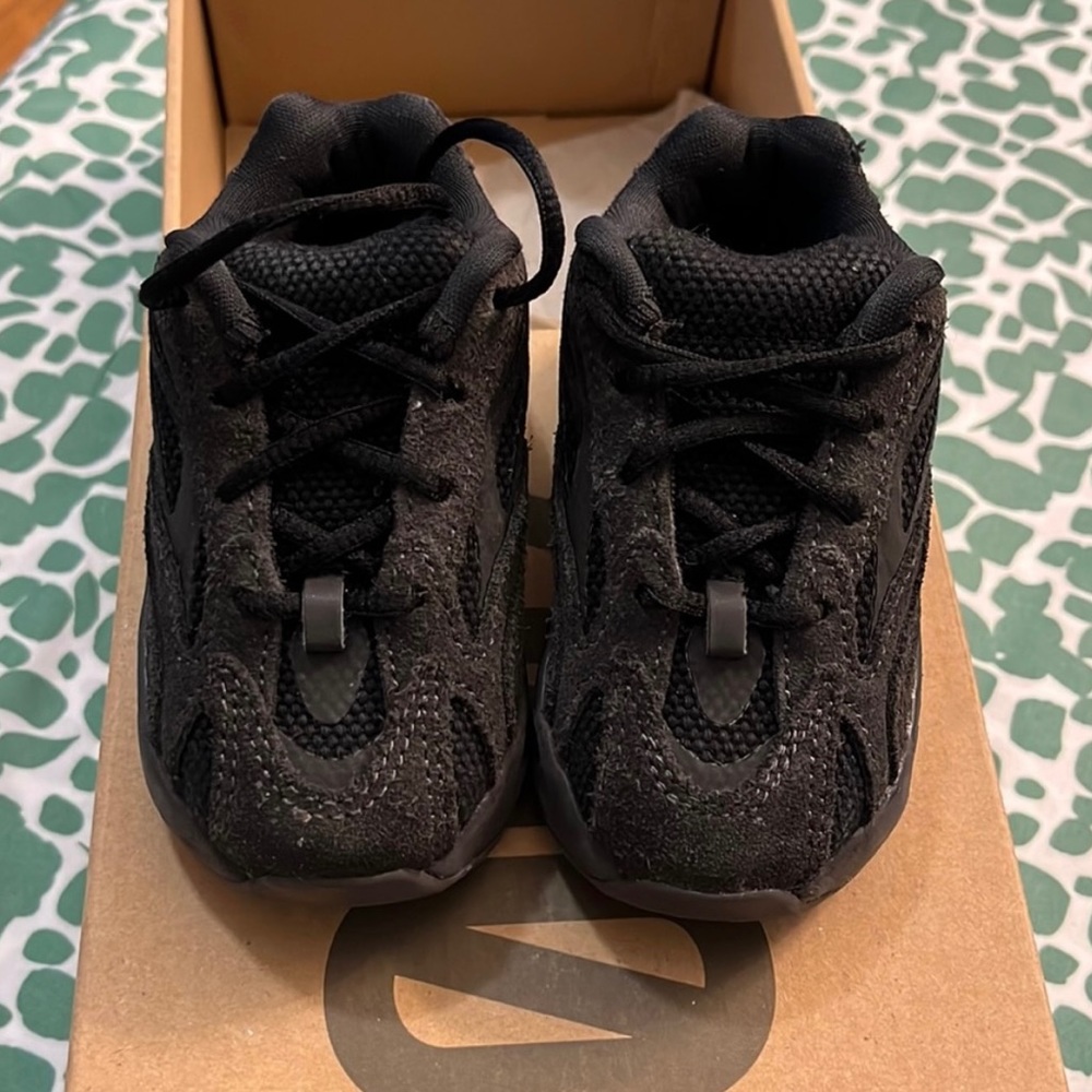 Infant Adidas Yeezy 700 v2 size 5k